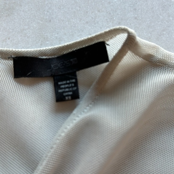 Sexy Top by Joes Jeans with a sheer upper half/sleeves and lace bottom size XS - Picture 6 of 7